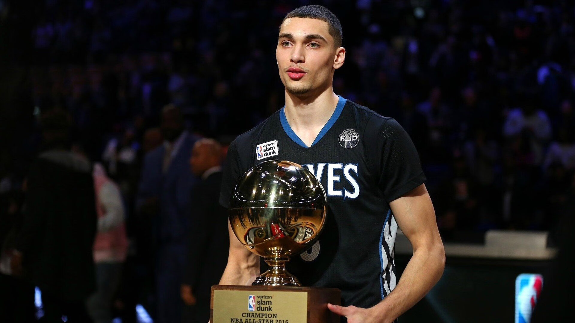 【科技创新助力观赛体验】虚拟现实带你身临其境,科技创新大赛的观后感