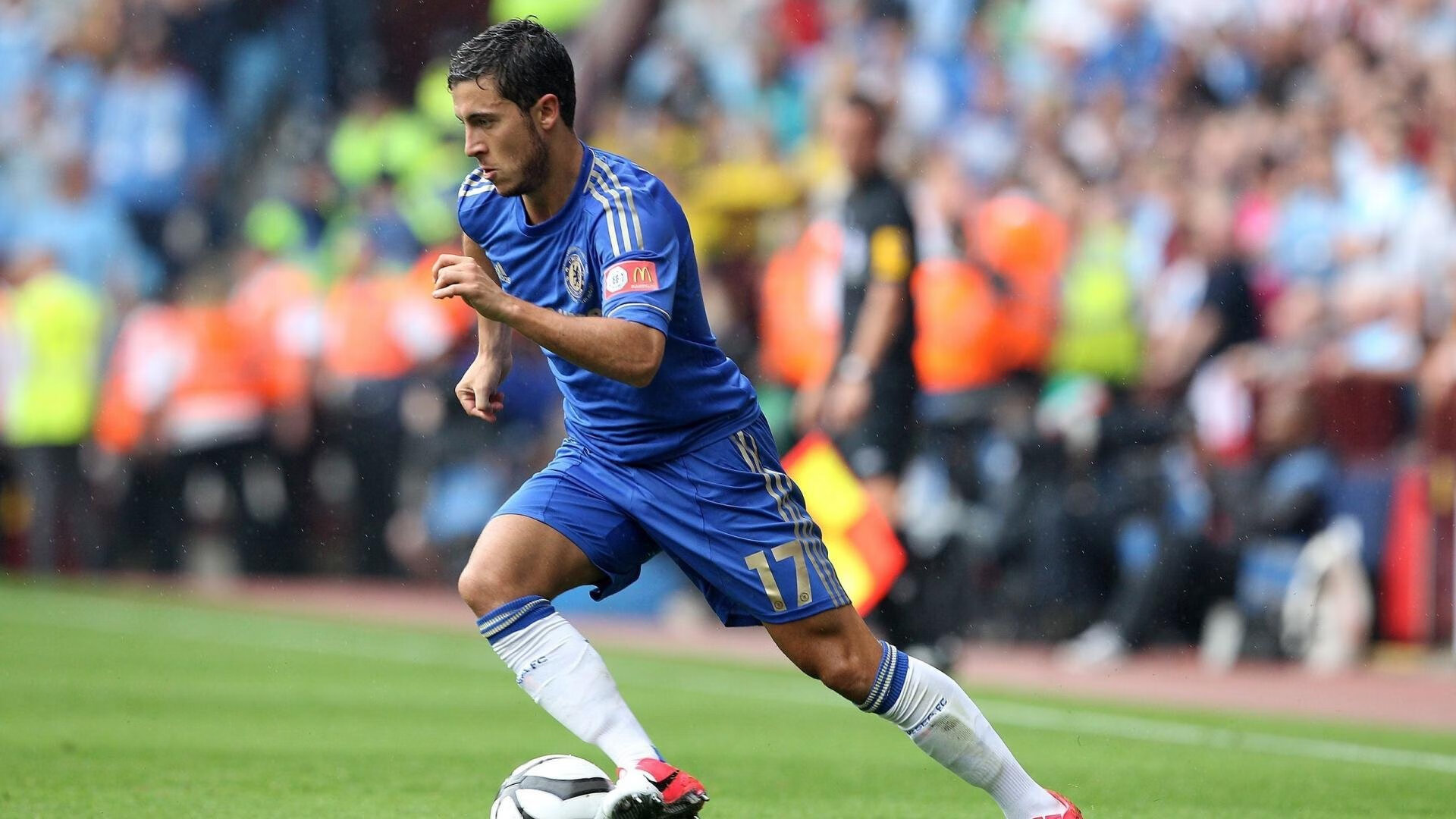 米兰体育足球-瑞士后卫雪地鱼跃救球，GIF疯传全网