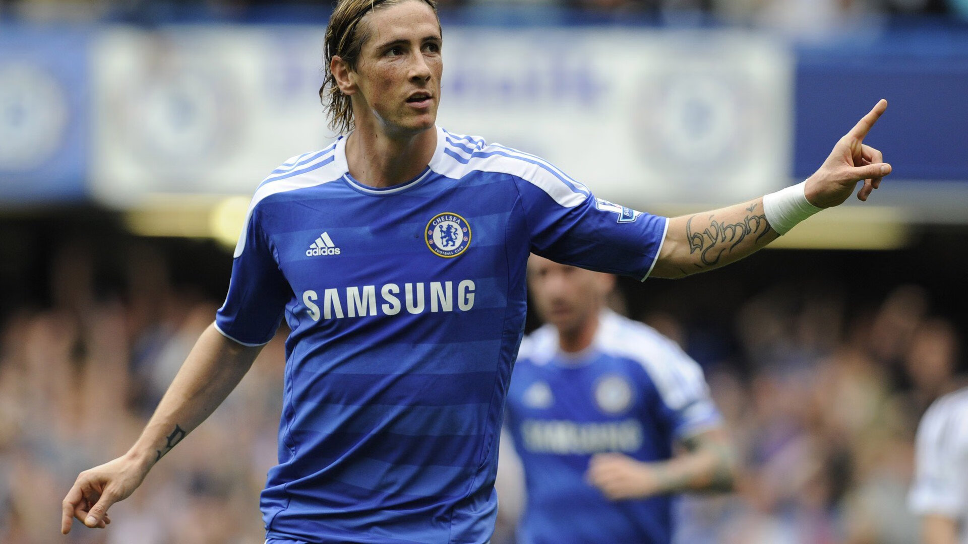 英超联赛观众人数持续上涨，气氛火热，英超场均观众